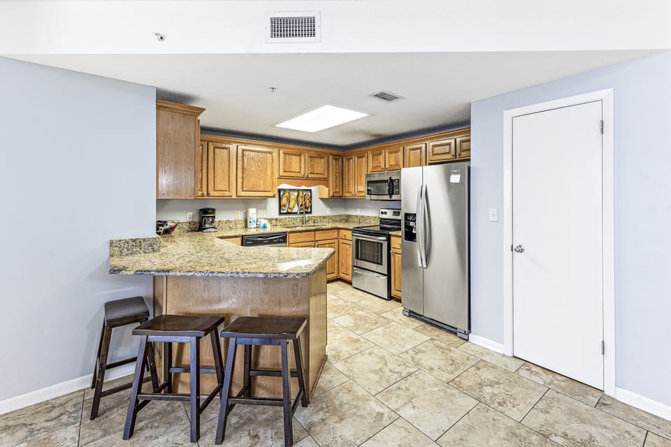 Signature Condo, 3 Bedrooms, Balcony, Ocean View | Private kitchen | Fridge, microwave, oven, stovetop