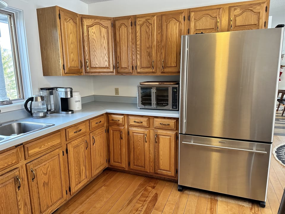 Kurig, toaster oven, crock pot, and electric kettle available  