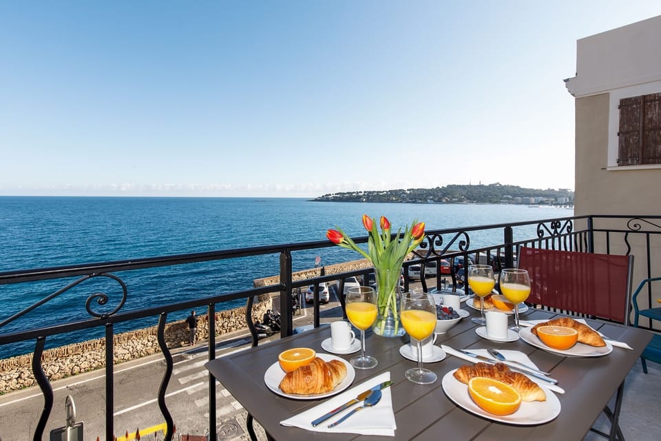 ~ The Terrace - Maison Vistamar (Antibes, French riviera) ~ ABSOLUTY ANTIBES