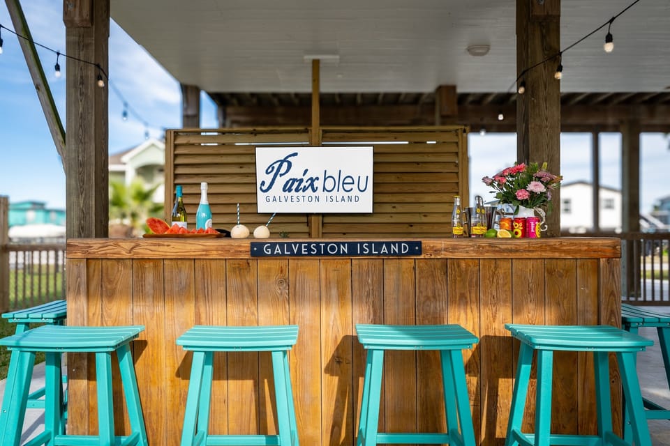 Welcome to Paix Bleu Bar!
