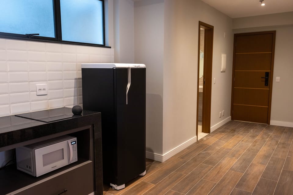 Family Room | Laptop workspace, free WiFi, bed sheets