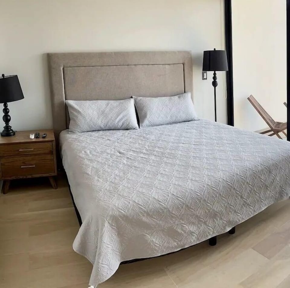 Comfort Condo | 2 bedrooms, free WiFi, bed sheets