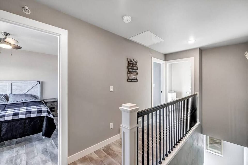 2 Bedrooms Upstairs