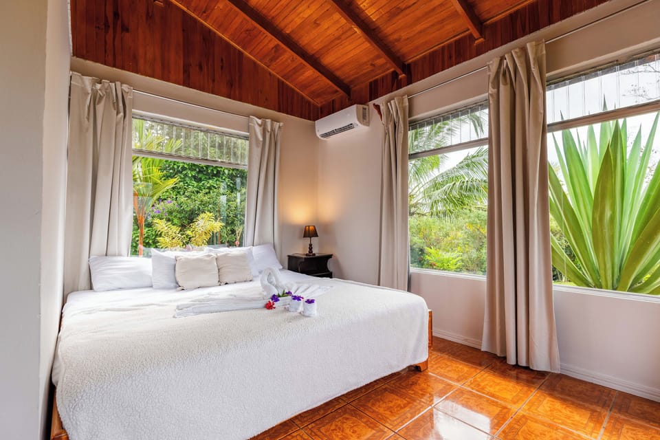 Basic Double Room | Minibar, individually decorated, blackout drapes, free WiFi