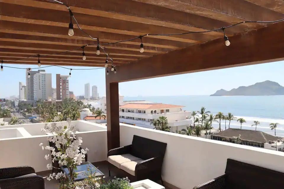 Classic Condo | Terrace/patio