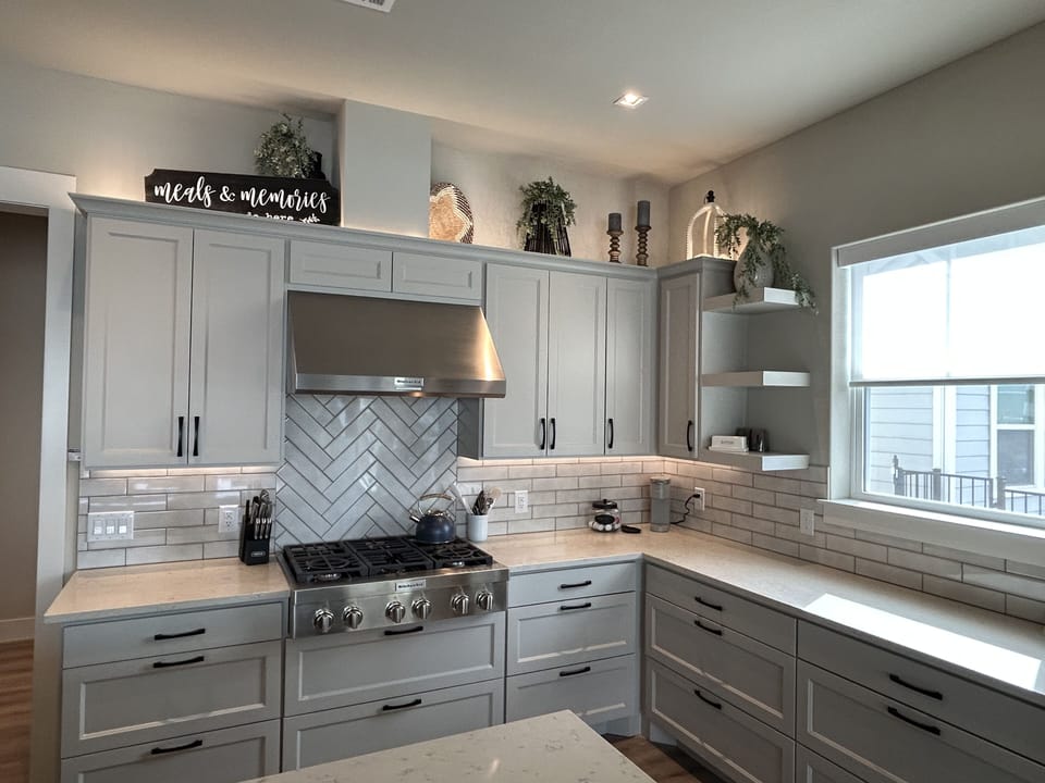 kitchen  gas range, dishwasher, sonic ice maker