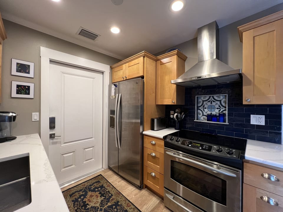 Full size kitchen