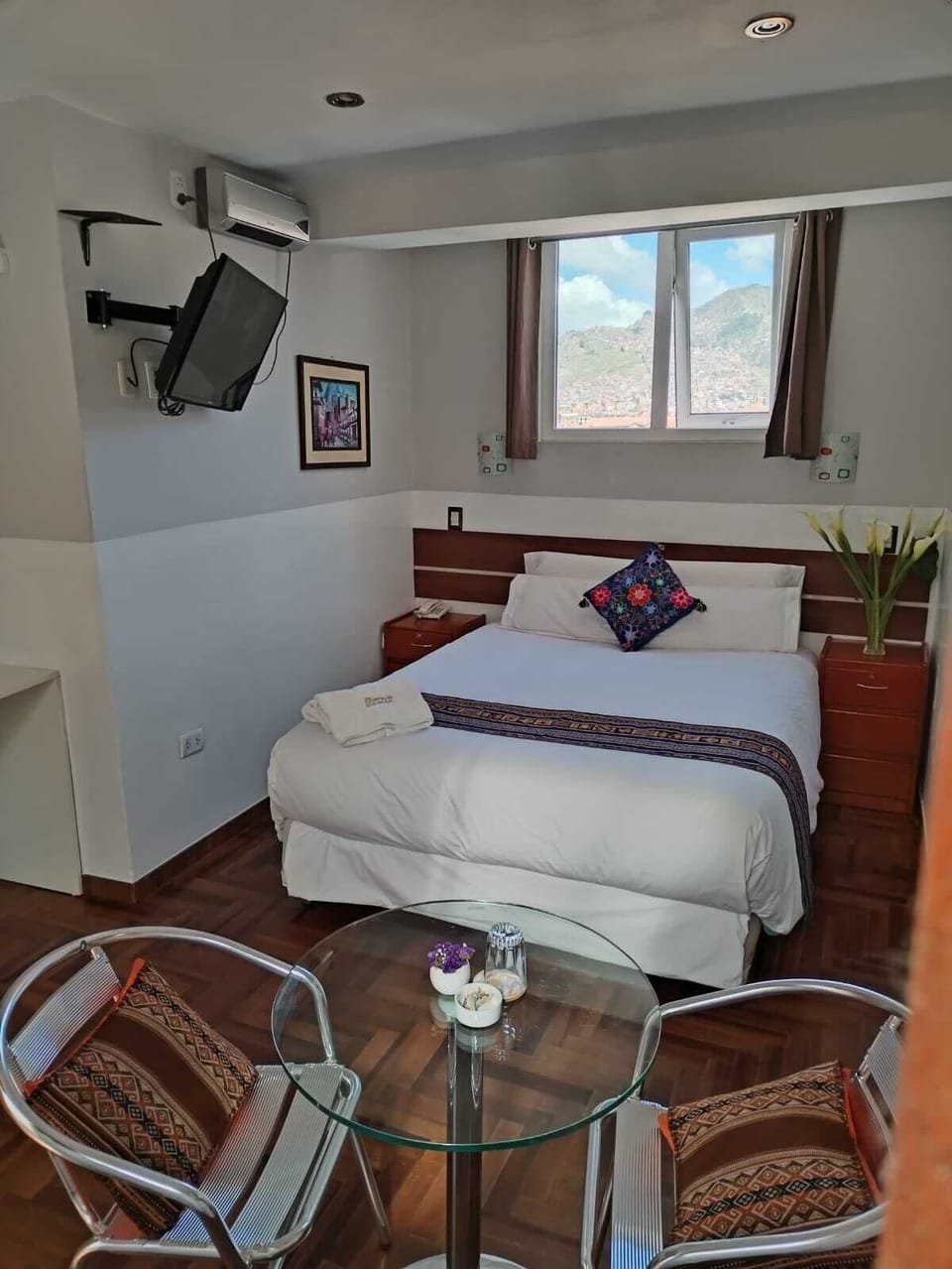 Standard Room, 1 Bedroom | In-room safe, desk, laptop workspace, soundproofing