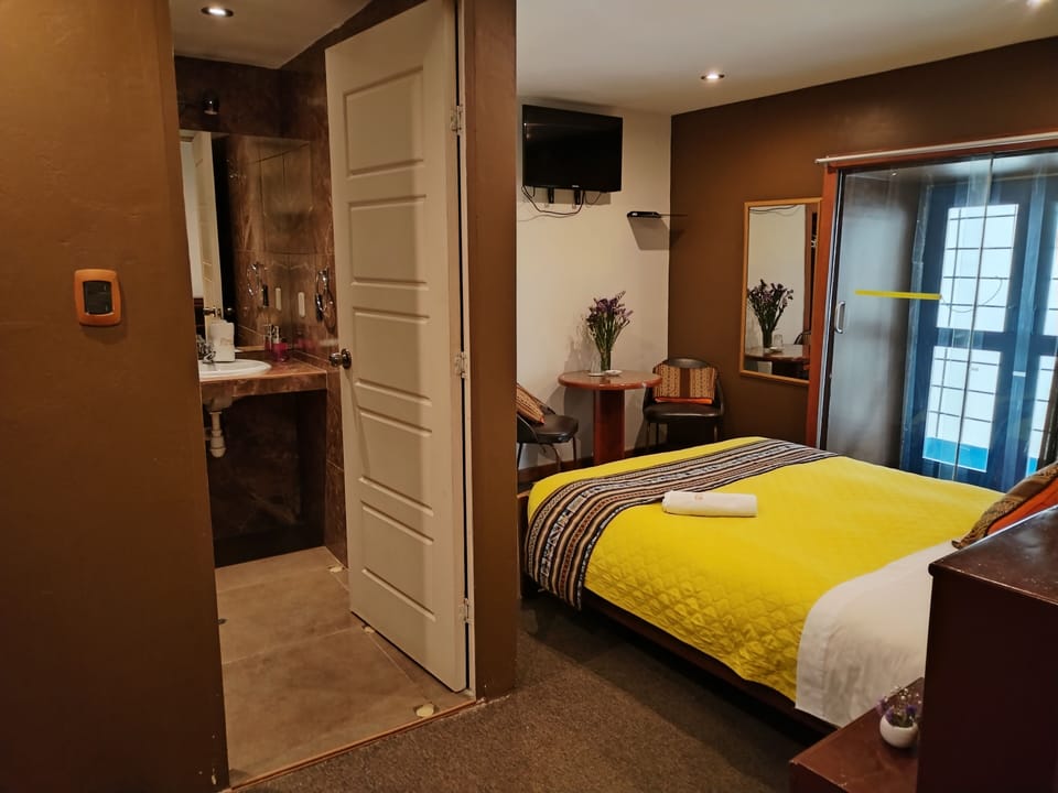Standard Single Room | In-room safe, desk, laptop workspace, soundproofing