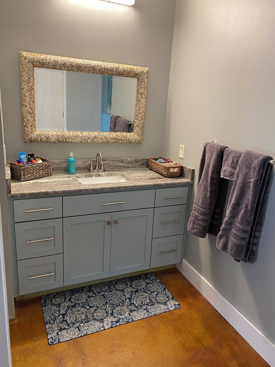 Ensuite bathroom 1
