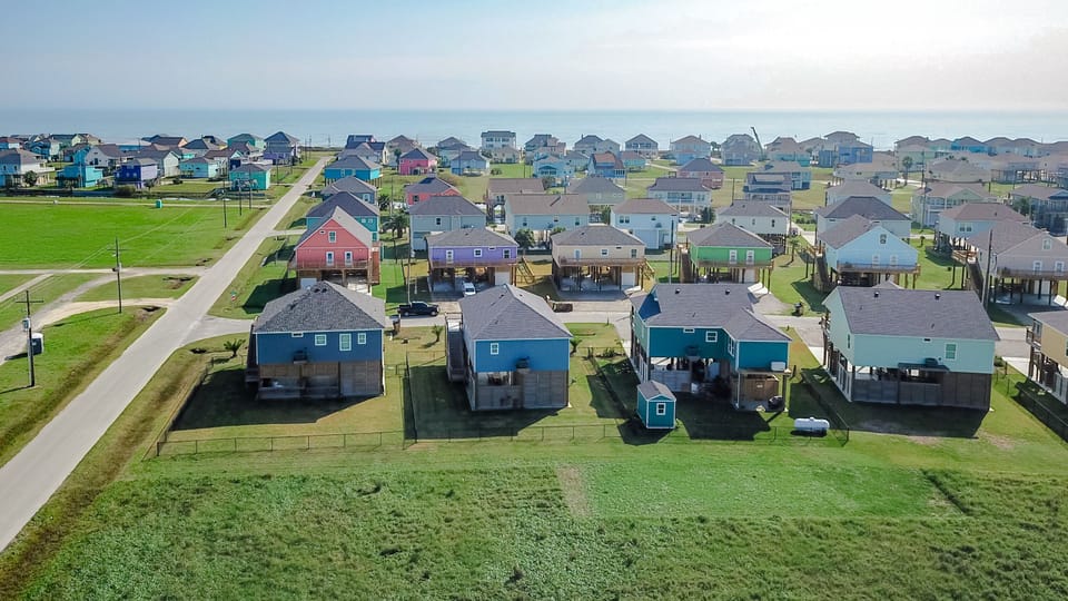 5-10 minute walk to our private neighborhood access to the beach!