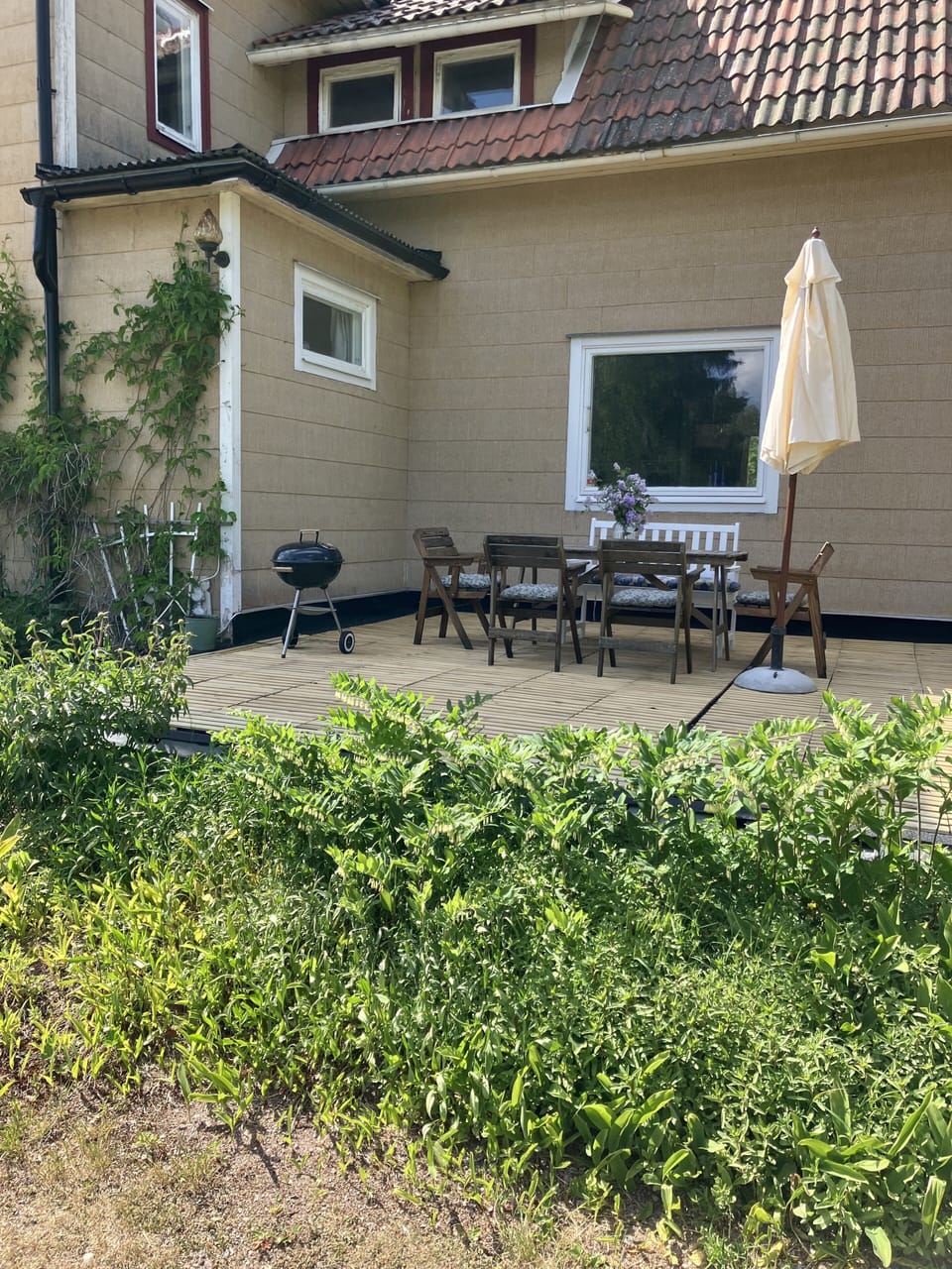 Outside dining on the deck