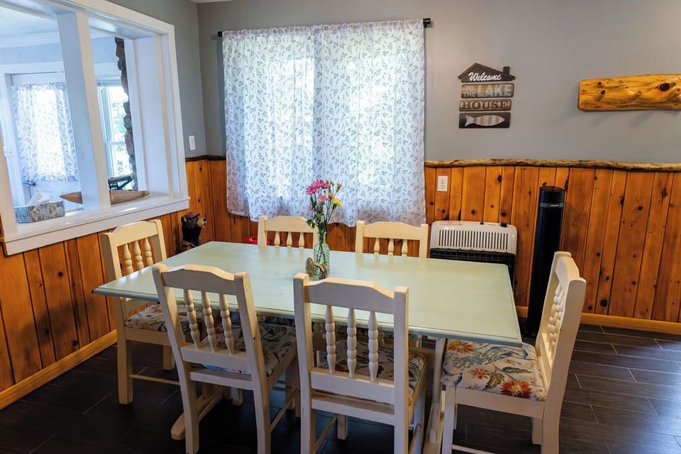lower level dining area