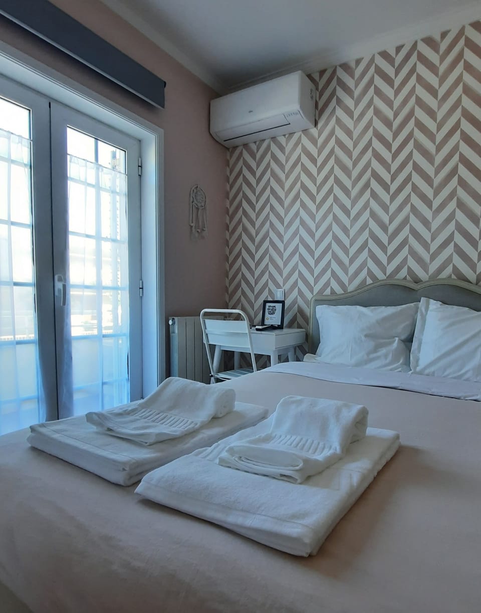Standard Room | In-room safe, individually decorated, individually furnished, desk
