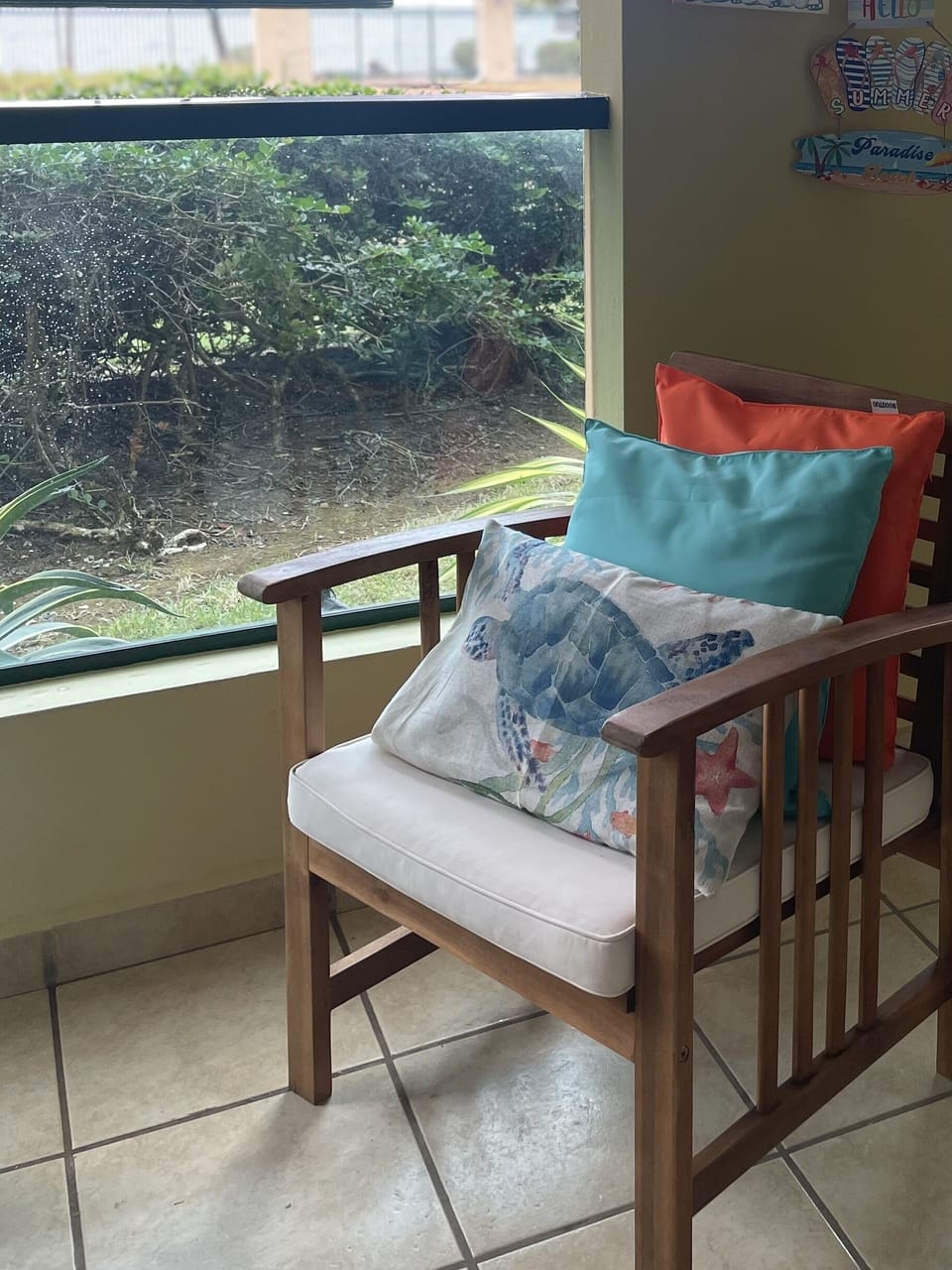 Enjoy a cup of coffee ☕️ with ocean view.