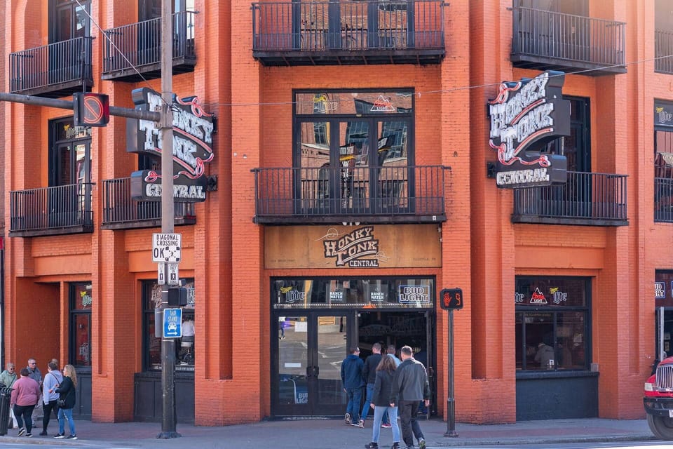 Stay Near the Heart of Nashville Entertainment