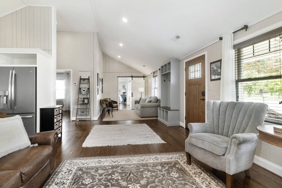 A Breath of Fresh Air with Beautiful Hardwood Floors Throughout