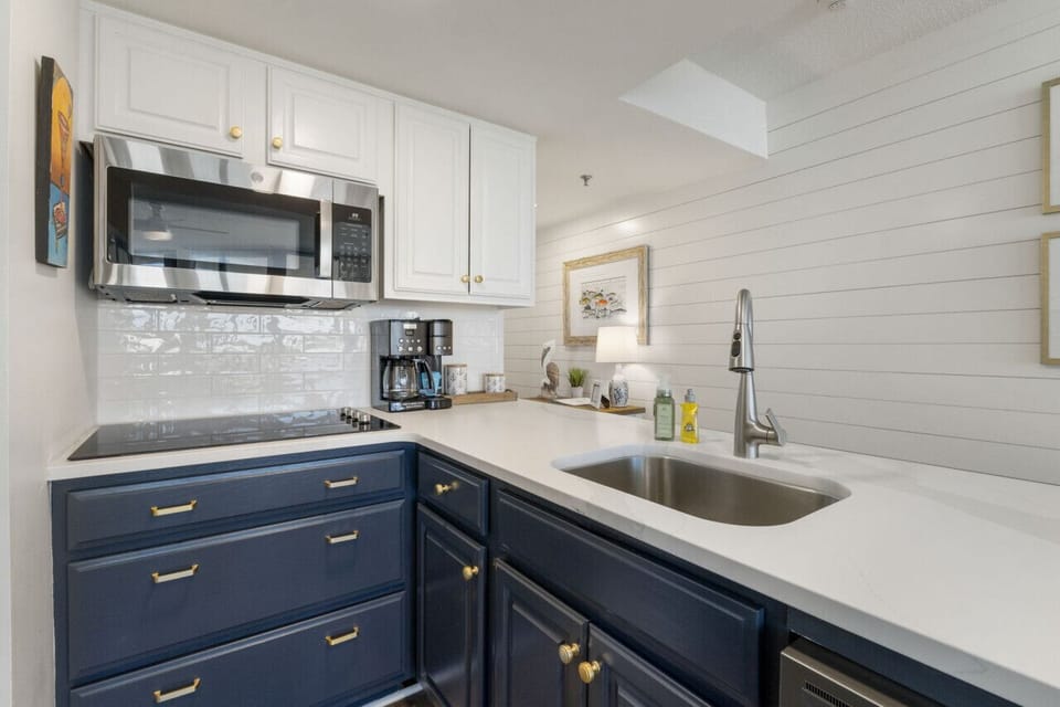 Newly Remodeled Well Appointed Kitchen!