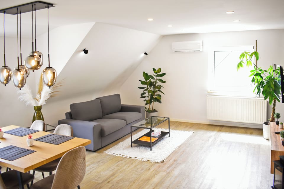 Family Condo, 1 Queen Bed with Sofa bed | Living area | 43-inch Smart TV with satellite channels, TV, Netflix