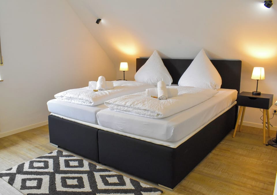 Family Condo, 1 Queen Bed with Sofa bed | Memory foam beds, desk, laptop workspace, iron/ironing board