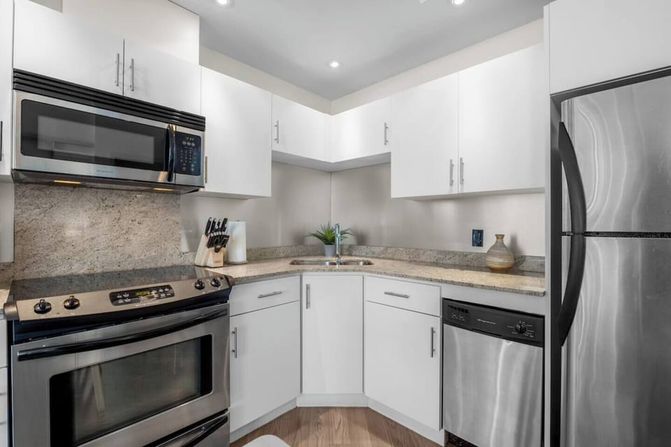 Cook a delicious meal in the modern kitchen!