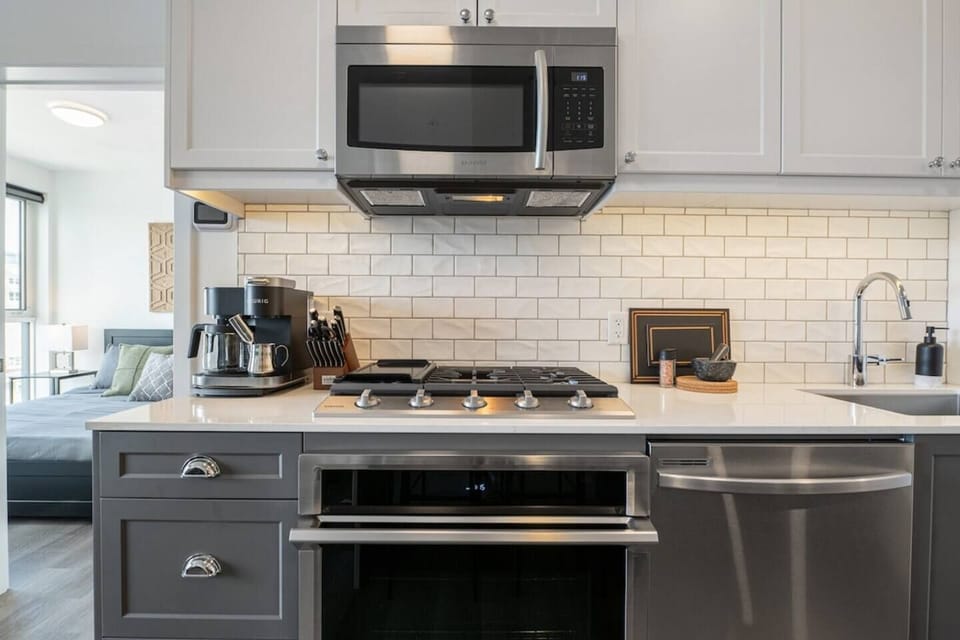 Starter Kitchen Essentials Provided: The kitchen is stocked with basic starter items such as coffee, salt, pepper, cooking oil, paper towel, dishwasher pods, and garbage bags. Typically enough for about one week of use.