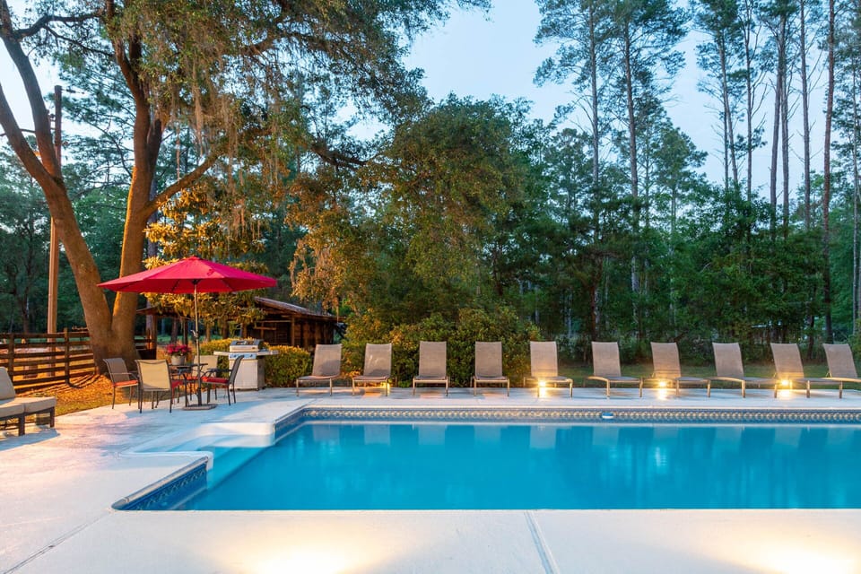 Pool by twilight (2)