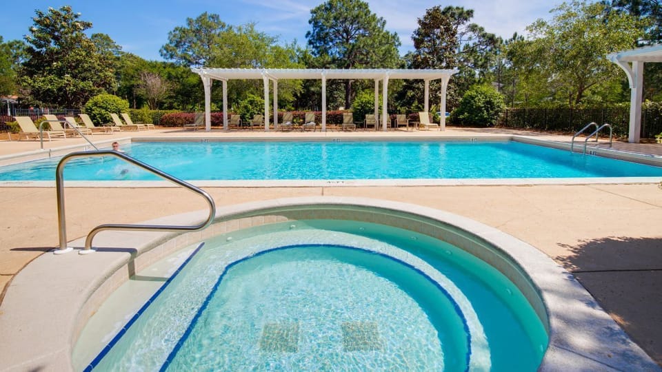 Laurel Grove Community Pool and Hot Tub