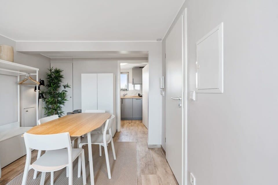 Bright and airy bedroom ambiance, with a convenient dining area. Direct bookings: www.arcaproperties.lu