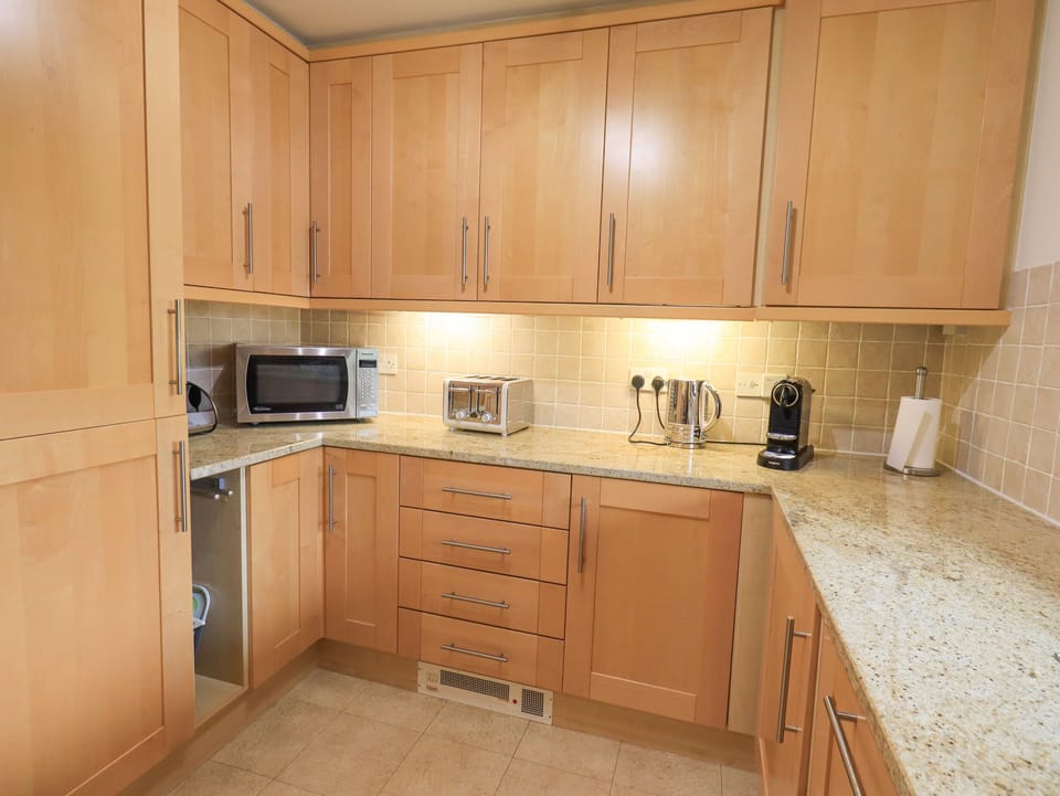 Fridge, dishwasher, electric kettle, cookware/dishes/utensils