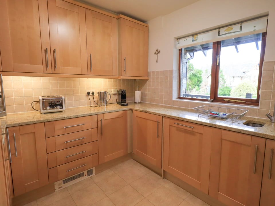 Fridge, dishwasher, electric kettle, cookware/dishes/utensils