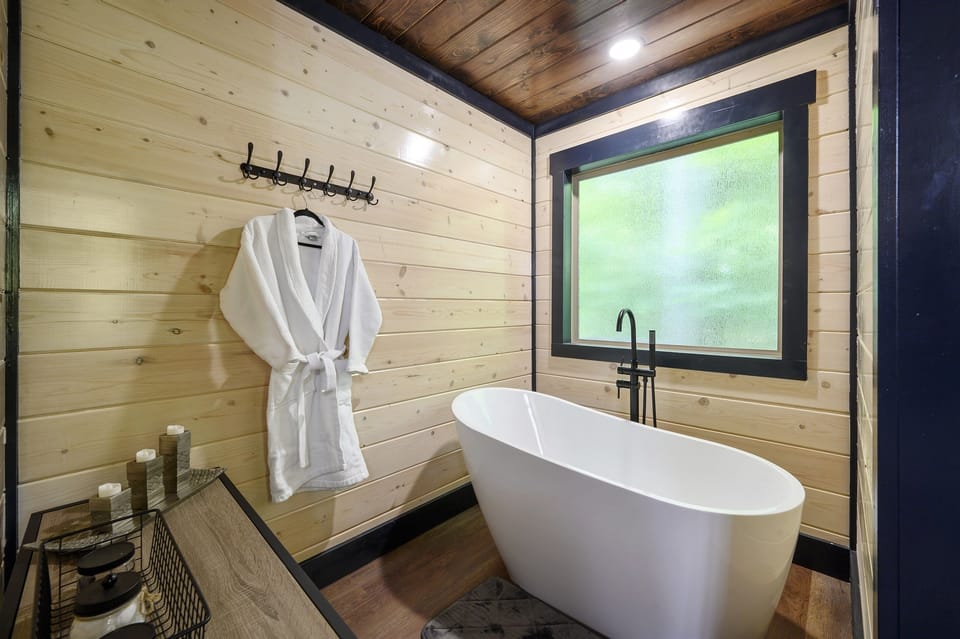 Bathtub to unwind and relax while you sip on your favorite drink.