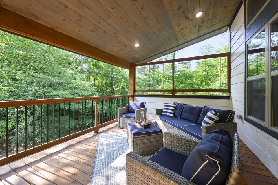 Upper deck with views and ample seating for a large group.