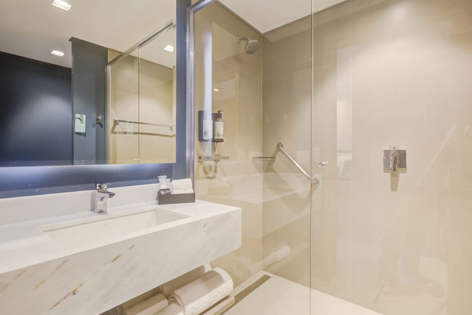 Deluxe Room, 1 King Bed | Bathroom | Shower, rainfall showerhead, hair dryer, towels