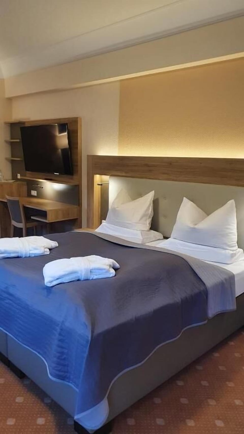 Comfort Double Room | Desk, WiFi (free), bed sheets