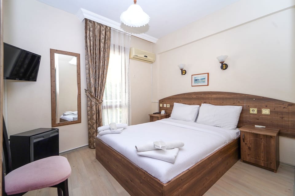 Standard Double Room | Iron/ironing board, free WiFi, bed sheets