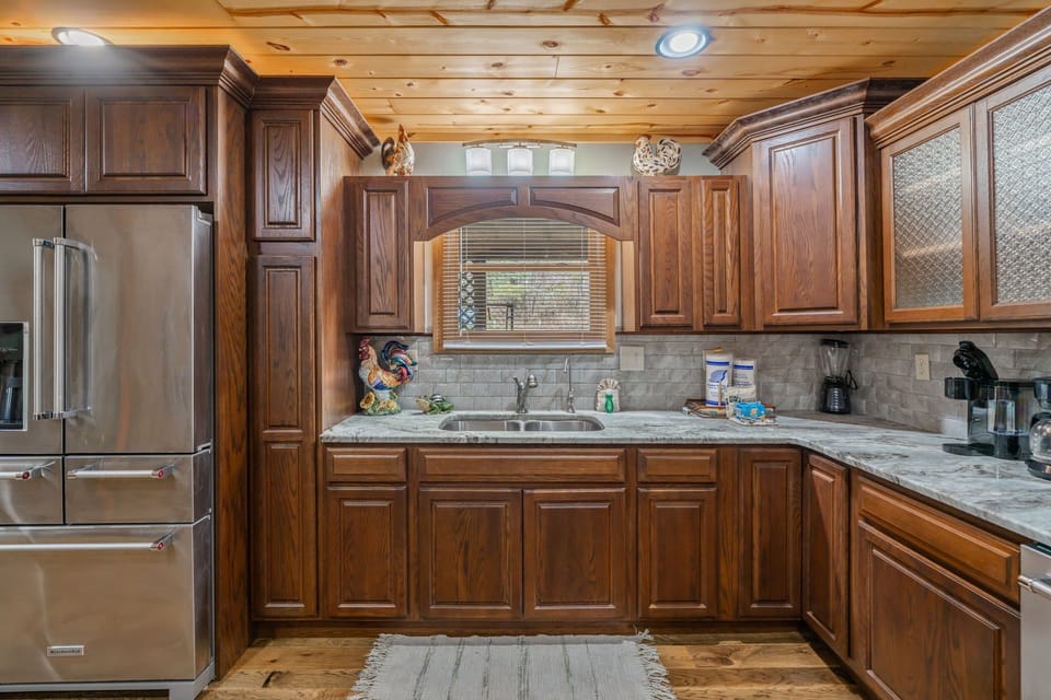 Cabin, Multiple Beds, Hot Tub, Mountain View | Private kitchen | Fridge, oven, stovetop, dishwasher