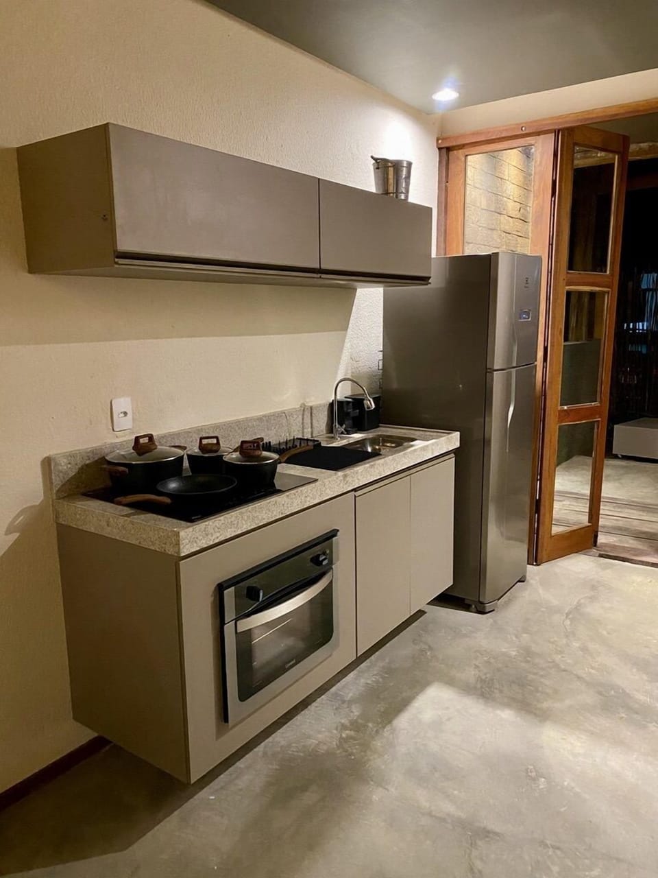 Fridge, coffee/tea maker, blender, toaster oven
