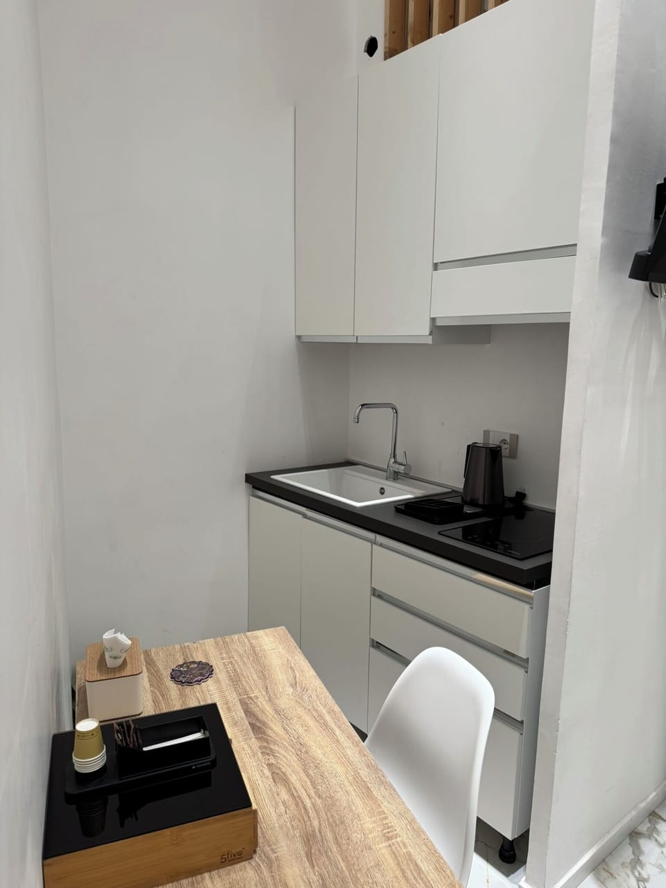 Classic Room, 1 Bedroom | Private kitchen | Mini-fridge, stovetop, cookware/dishes/utensils, cleaning supplies