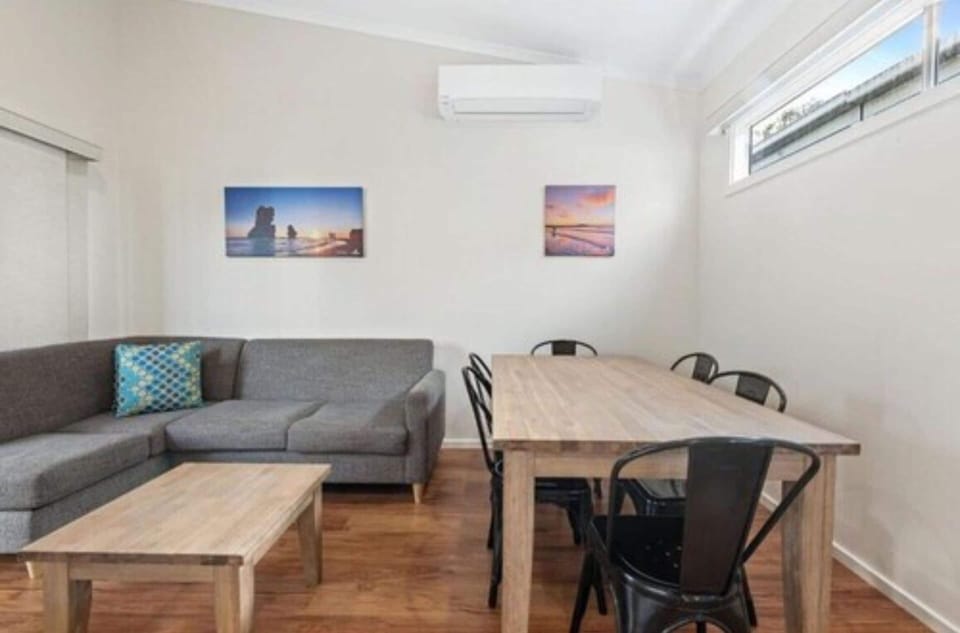 Deluxe 2 Bedrooms Cabin | In-room safe, iron/ironing board, free WiFi, bed sheets