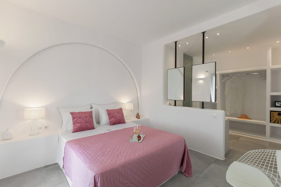 Exclusive Suite | Premium bedding, memory foam beds, in-room safe, laptop workspace