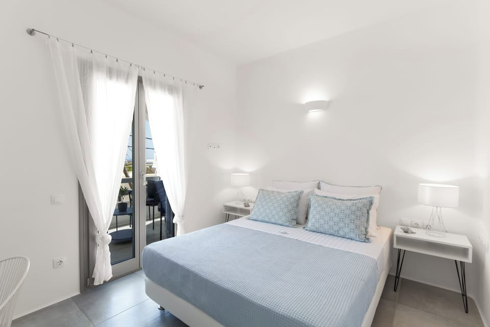Deluxe Apartment | Premium bedding, memory foam beds, in-room safe, laptop workspace