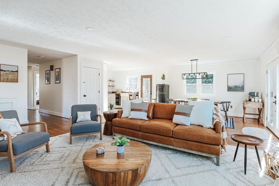 Living Room / Lounge
