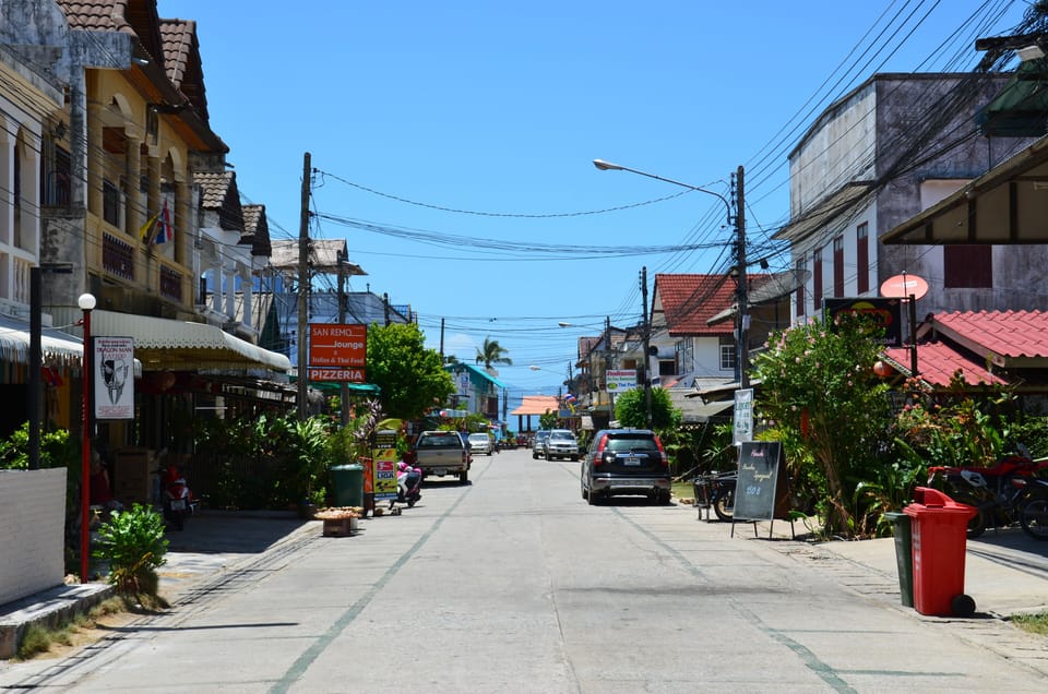 Mae Nam beach village. 