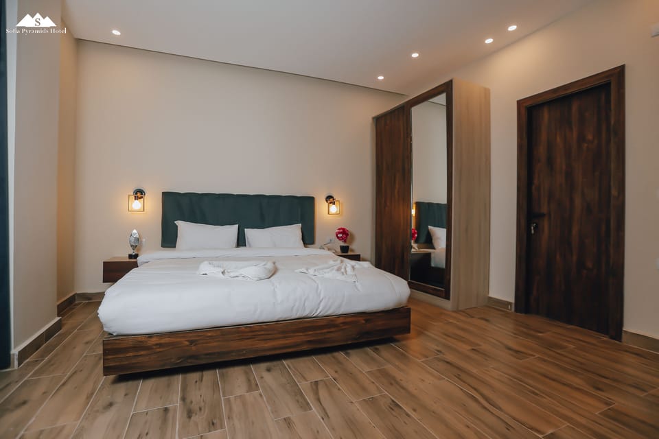 Standard Double Room | Minibar, in-room safe, blackout drapes, soundproofing