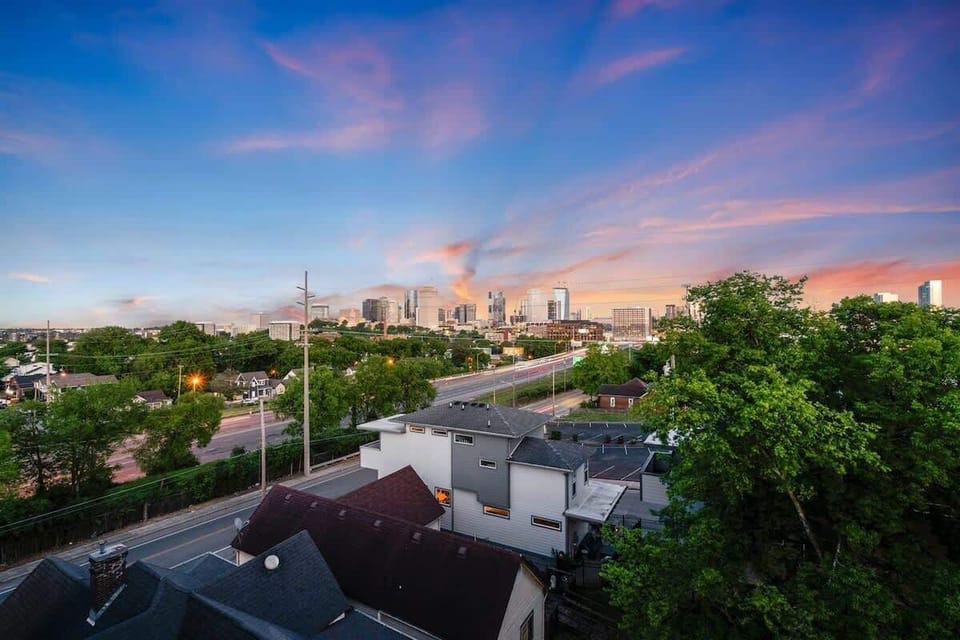 Rooftop views that showcase Nashville’s vibrant sunsets.