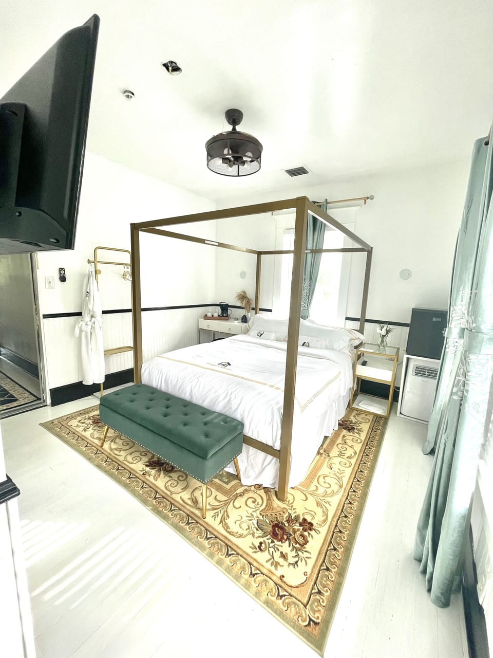 Executive Room | Egyptian cotton sheets, premium bedding, down comforters
