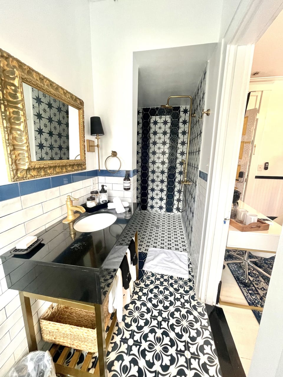 Exclusive Room | Bathroom | Shower, hair dryer, bathrobes, towels