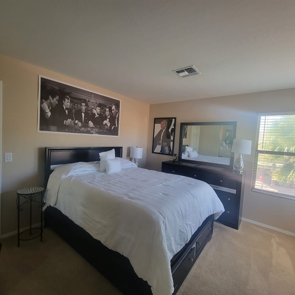 Room (Bond) | 1 bedroom, iron/ironing board (on request), WiFi (free)