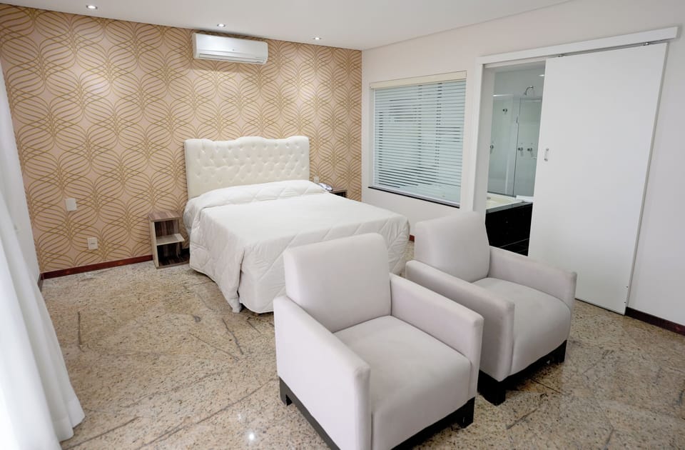 Premium Suite | Desk, blackout drapes, free WiFi, bed sheets